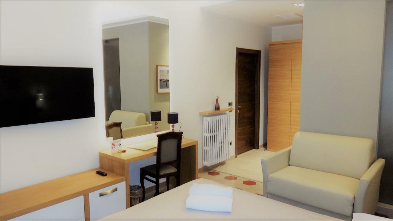 Deluxe Double or Twin Room,792588999:JPEG